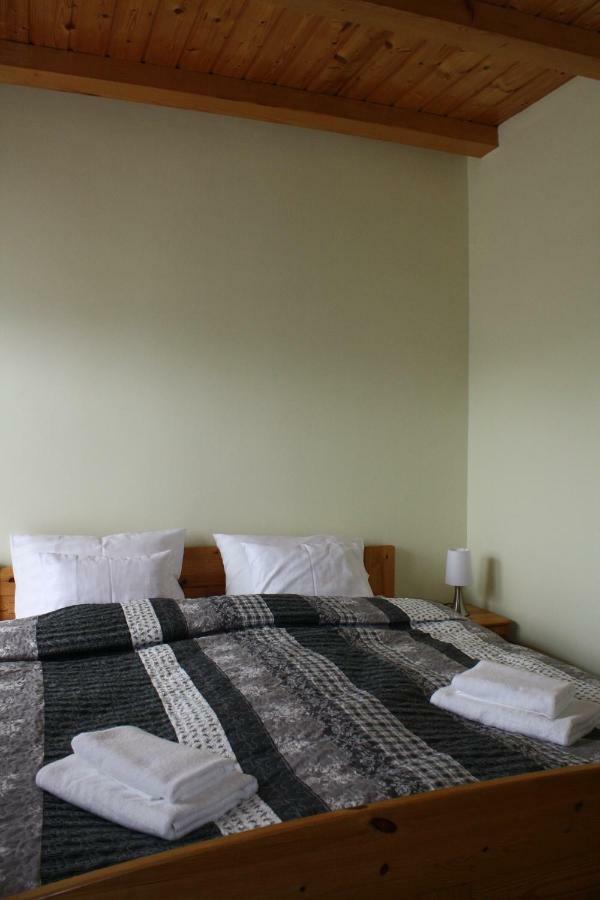 Kedvenc Vendeghaz Hotel Miskolc Buitenkant foto
