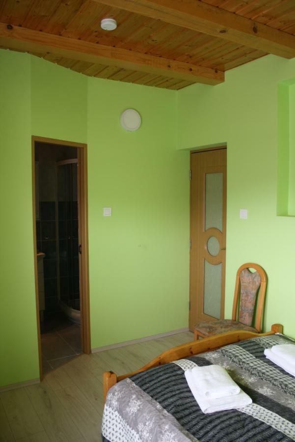 Kedvenc Vendeghaz Hotel Miskolc Buitenkant foto