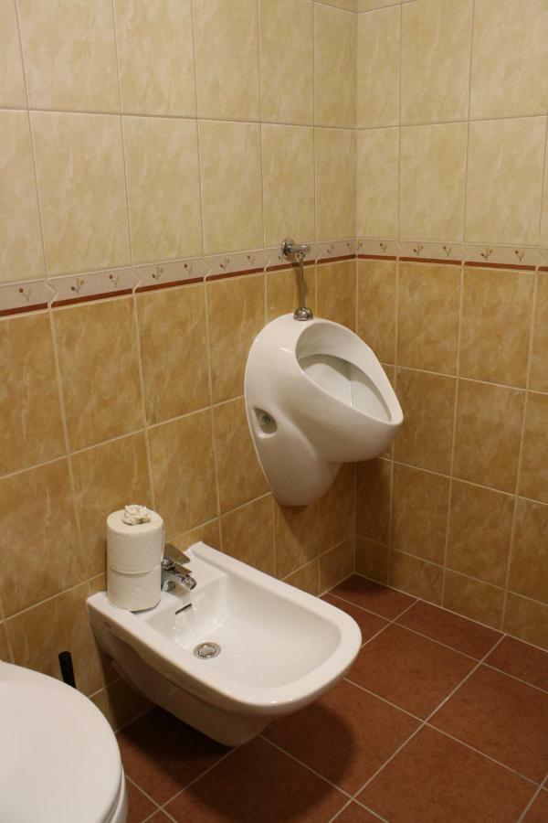 Kedvenc Vendeghaz Hotel Miskolc Buitenkant foto