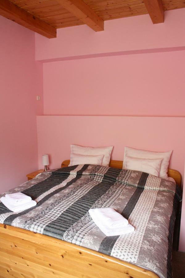 Kedvenc Vendeghaz Hotel Miskolc Buitenkant foto