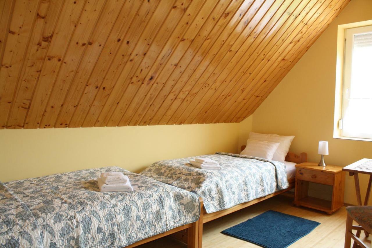 Kedvenc Vendeghaz Hotel Miskolc Buitenkant foto