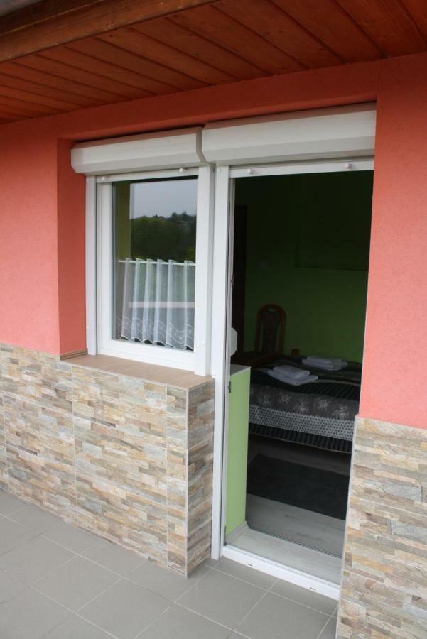 Kedvenc Vendeghaz Hotel Miskolc Buitenkant foto