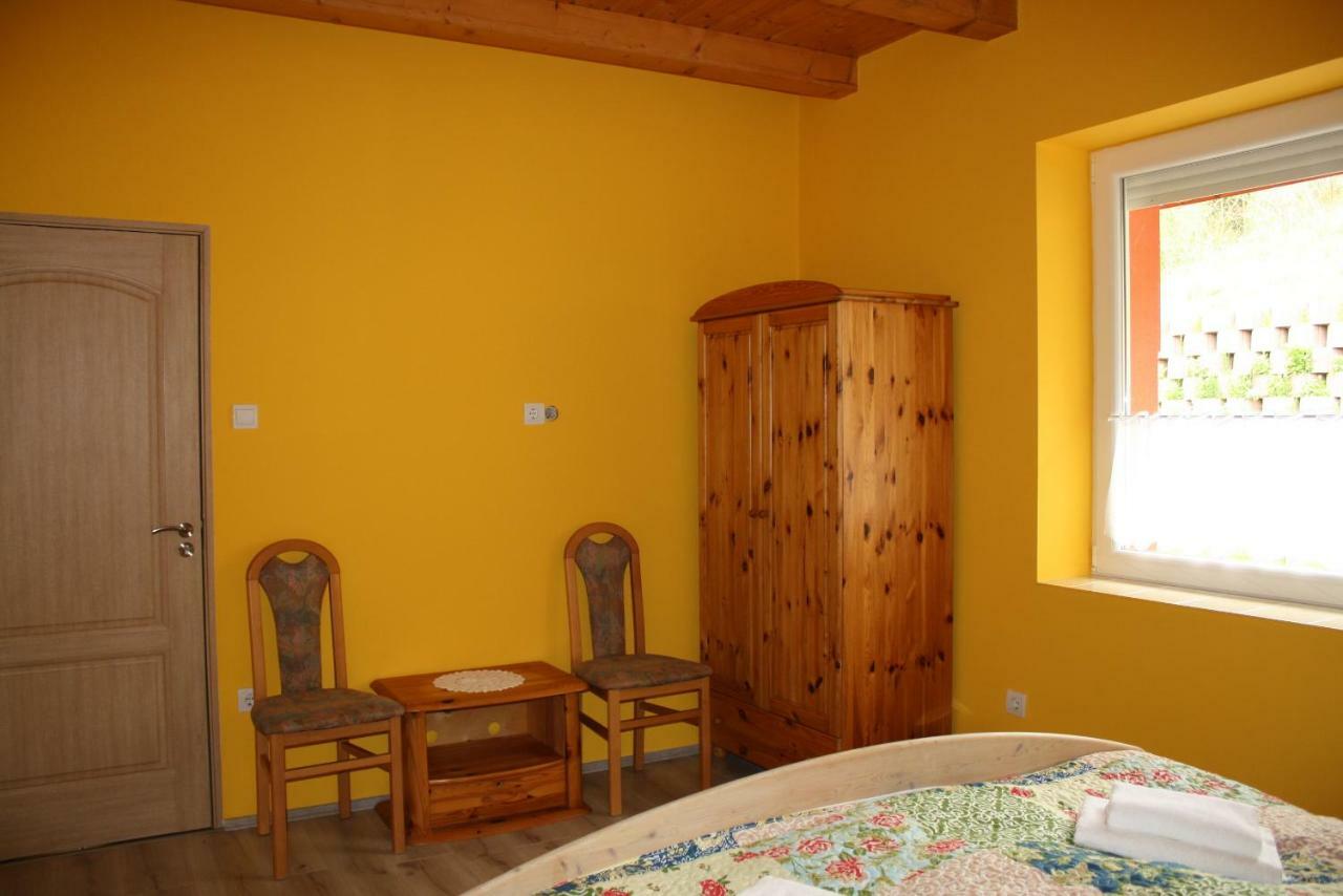 Kedvenc Vendeghaz Hotel Miskolc Buitenkant foto